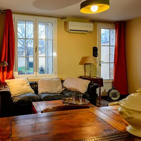 Holiday home Charming House Near Fontainebleau