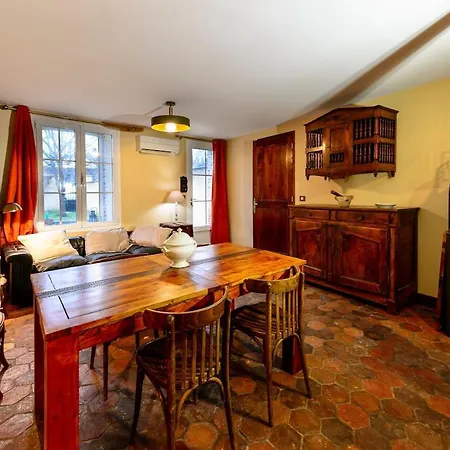Holiday home Charming House Near Fontainebleau