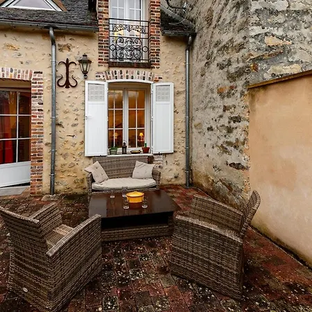 Charming House Near Fontainebleau * Villemer (Seine-et-Marne)